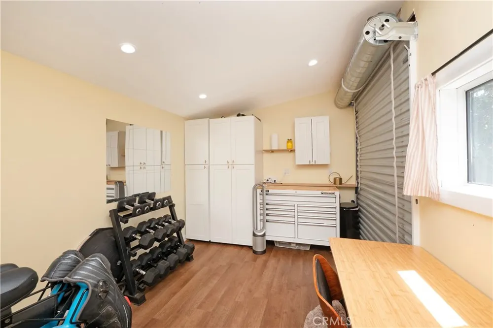 18527 Napa Street Northridge, CA 91324