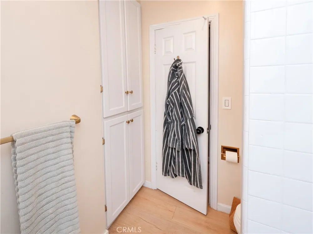18527 Napa Street Northridge, CA 91324