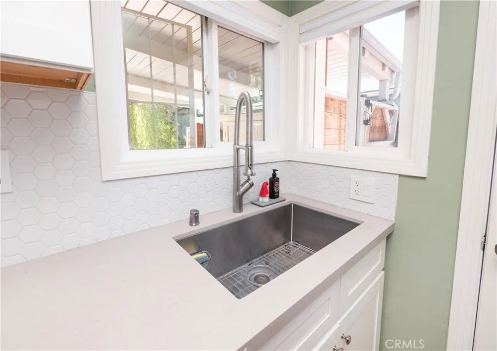 18527 Napa Street Northridge, CA 91324