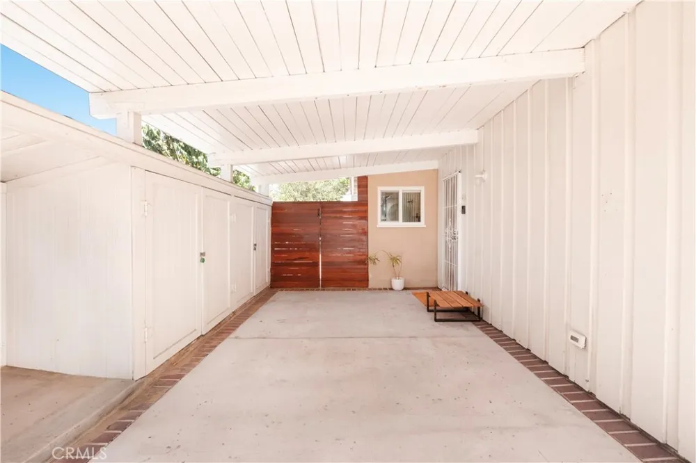 18527 Napa Street Northridge, CA 91324