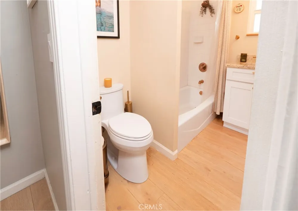 18527 Napa Street Northridge, CA 91324