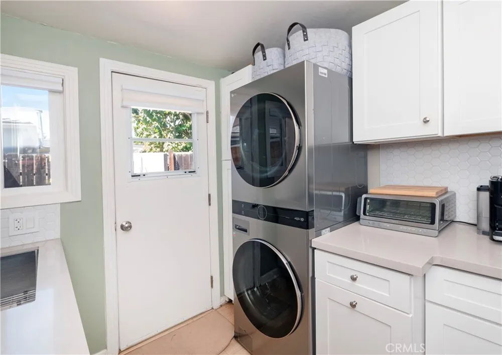 18527 Napa Street Northridge, CA 91324