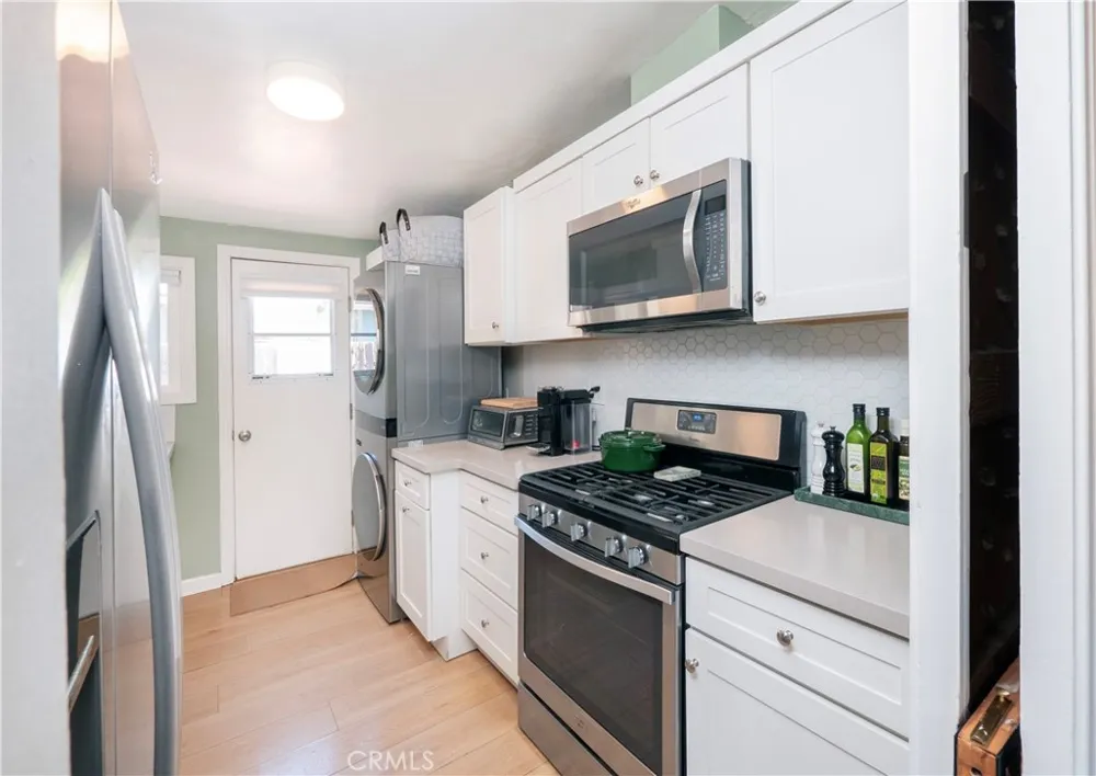 18527 Napa Street Northridge, CA 91324