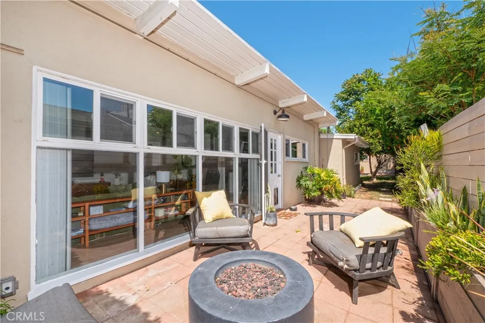 18527 Napa Street Northridge, CA 91324