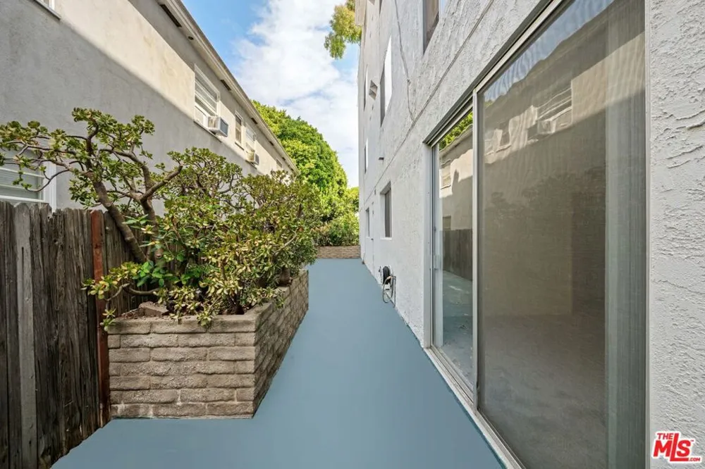 826 2nd Street #101 Santa Monica, CA 90403
