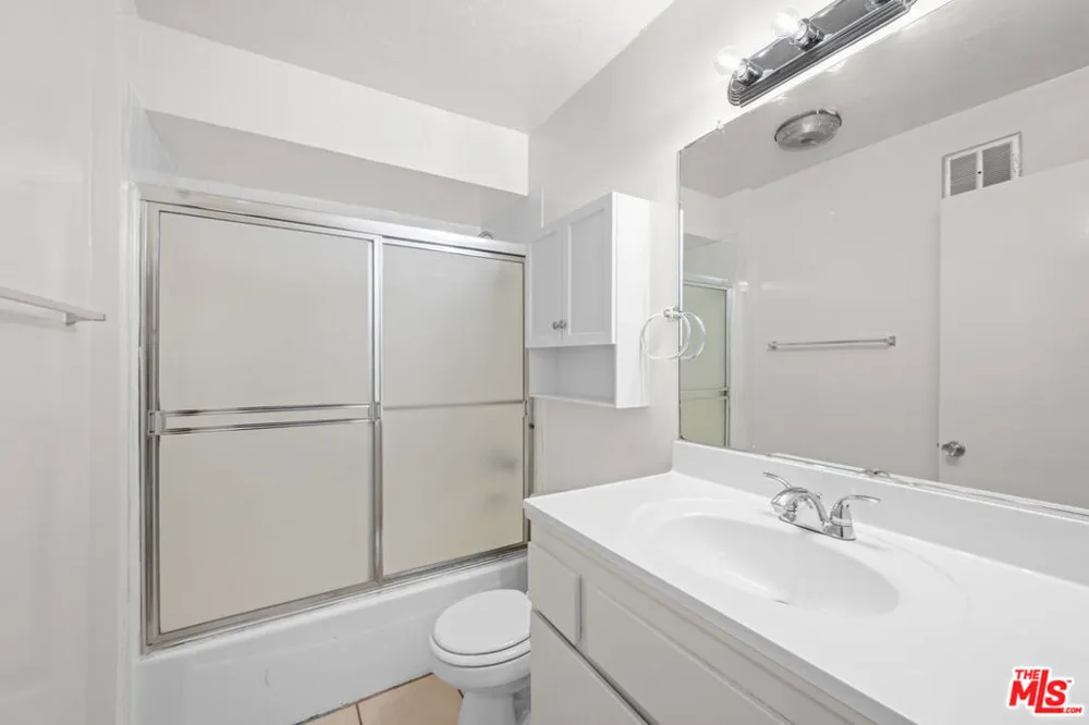 826 2nd Street #101 Santa Monica, CA 90403