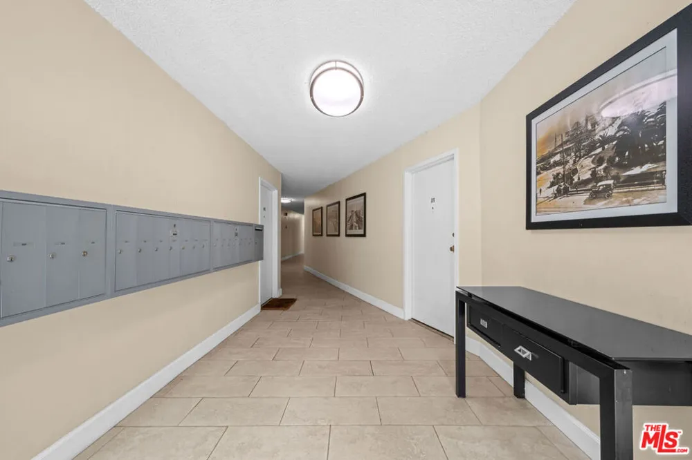 826 2nd Street #101 Santa Monica, CA 90403