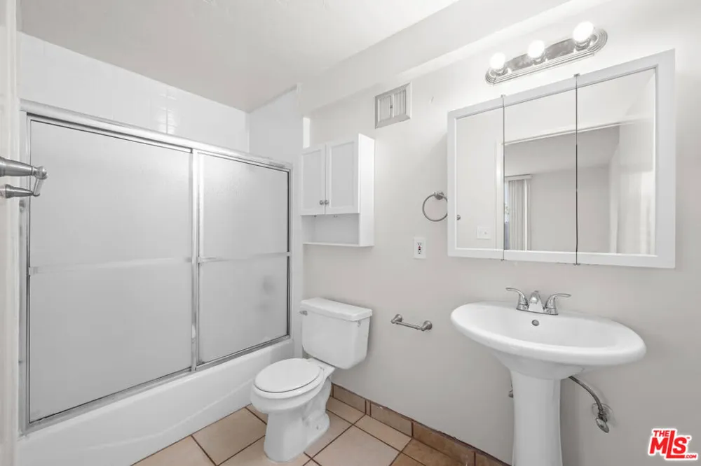826 2nd Street #101 Santa Monica, CA 90403