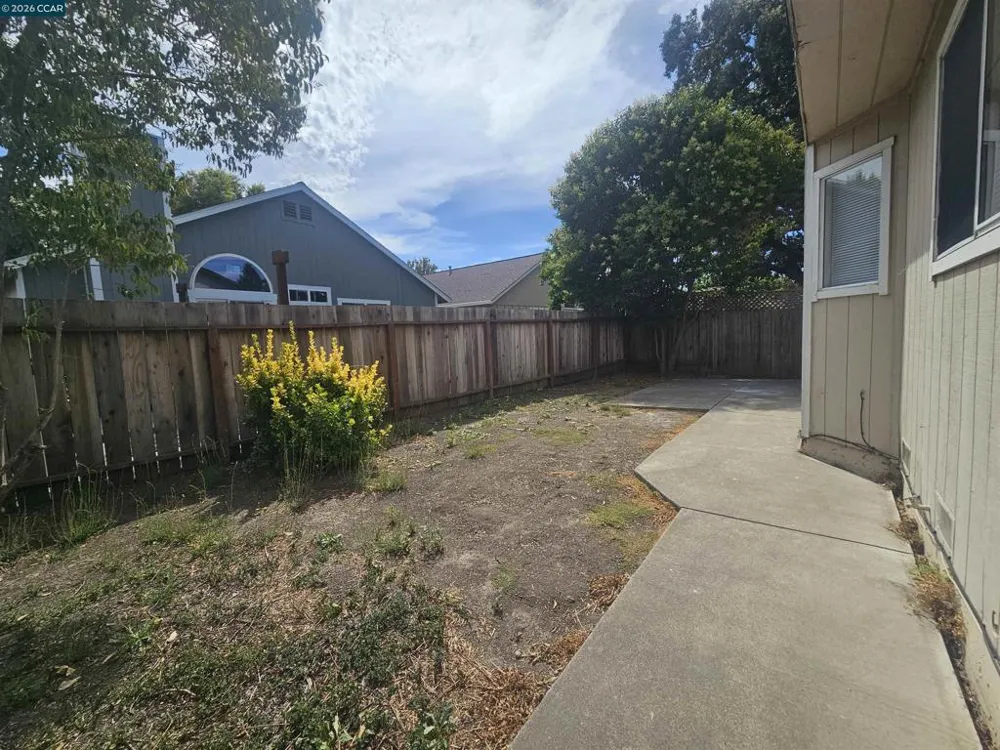 2324 Bellam Ct Santa Rosa, CA 95401