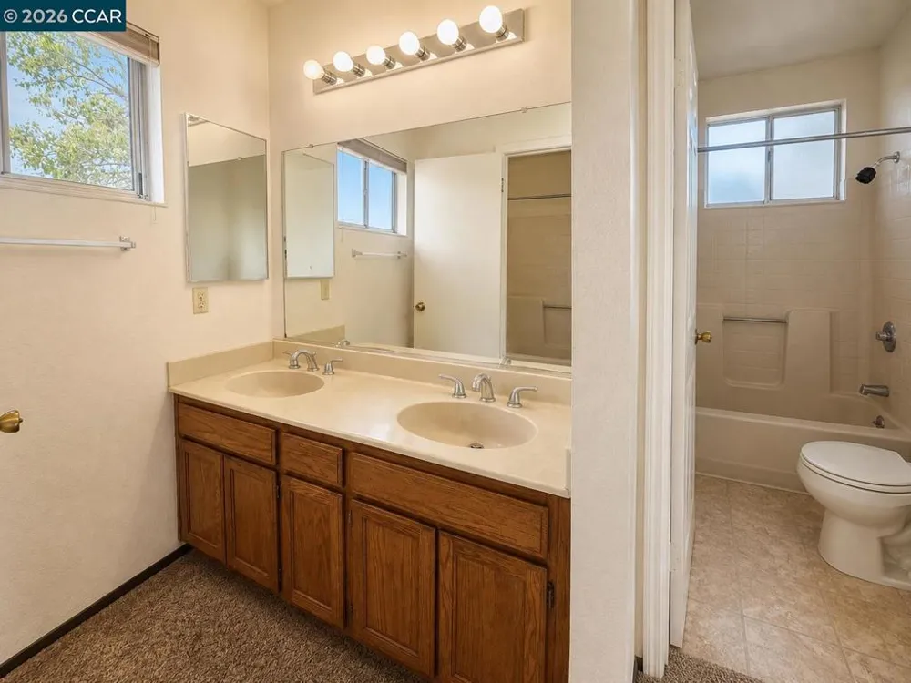 2324 Bellam Ct Santa Rosa, CA 95401