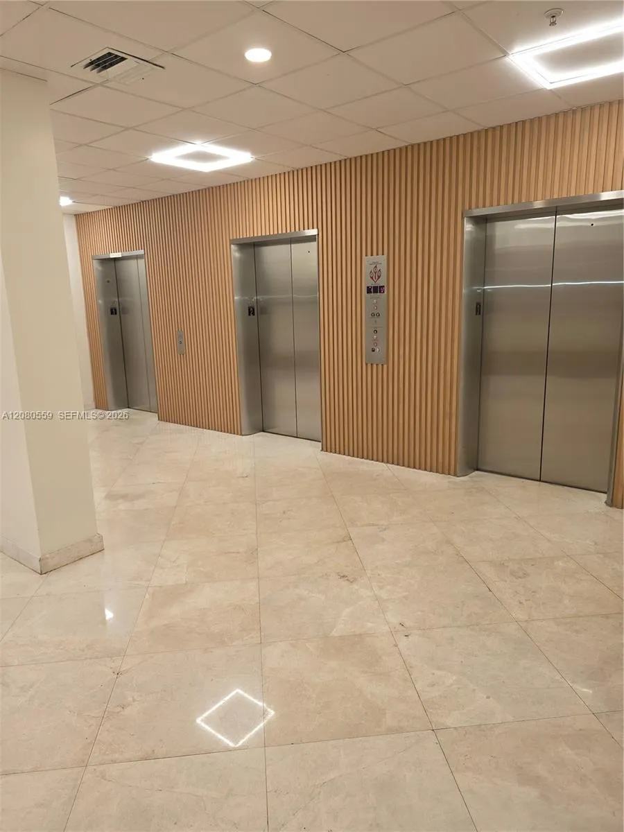 2780 NE 183rd St #1802 Aventura, FL 33160