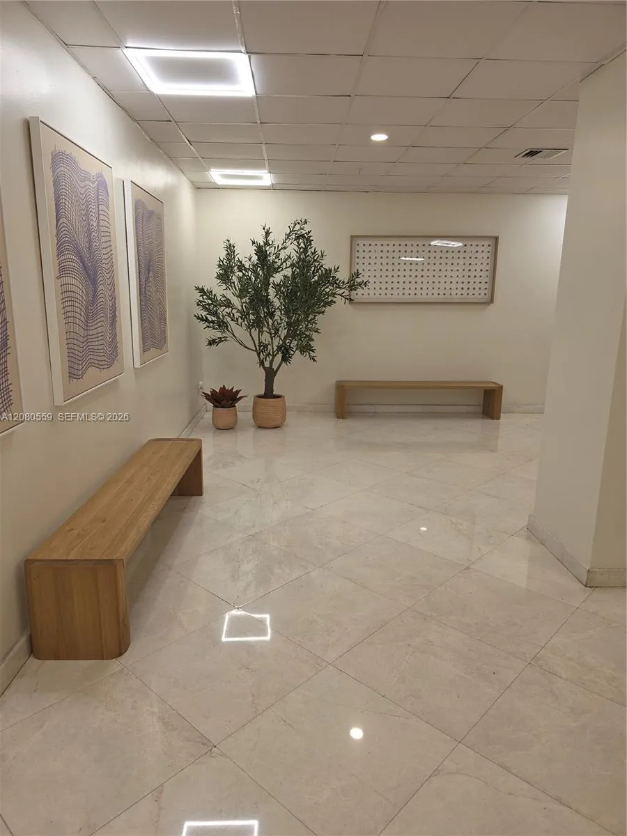 2780 NE 183rd St #1802 Aventura, FL 33160