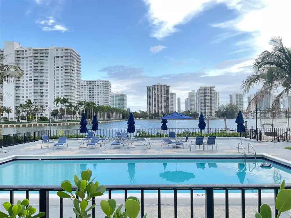 2780 NE 183rd St #1802 Aventura, FL 33160