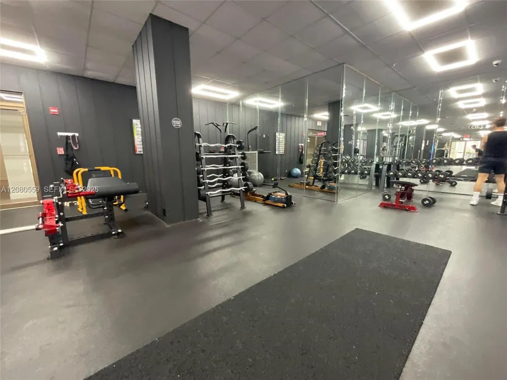 2780 NE 183rd St #1802 Aventura, FL 33160
