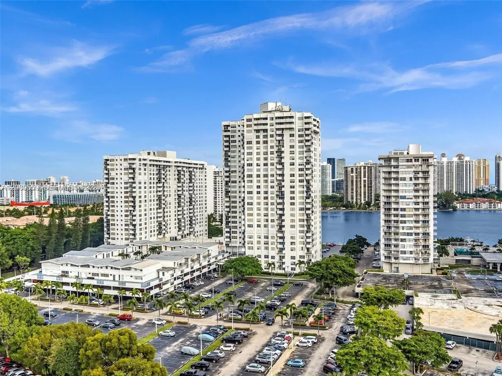 2780 NE 183rd St #1802 Aventura, FL 33160