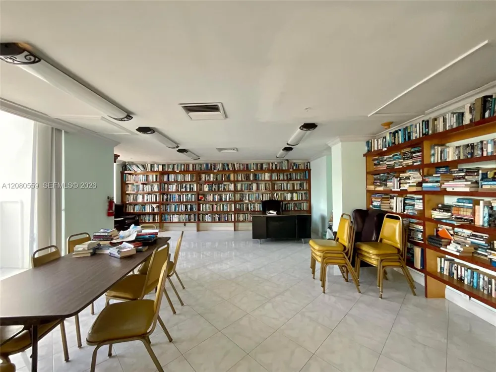 2780 NE 183rd St #1802 Aventura, FL 33160