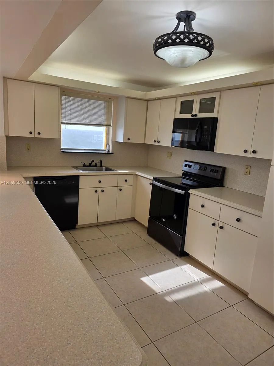 2780 NE 183rd St #1802 Aventura, FL 33160