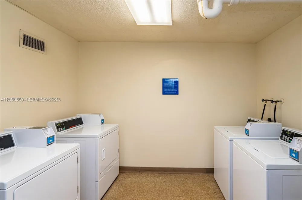 2780 NE 183rd St #1802 Aventura, FL 33160