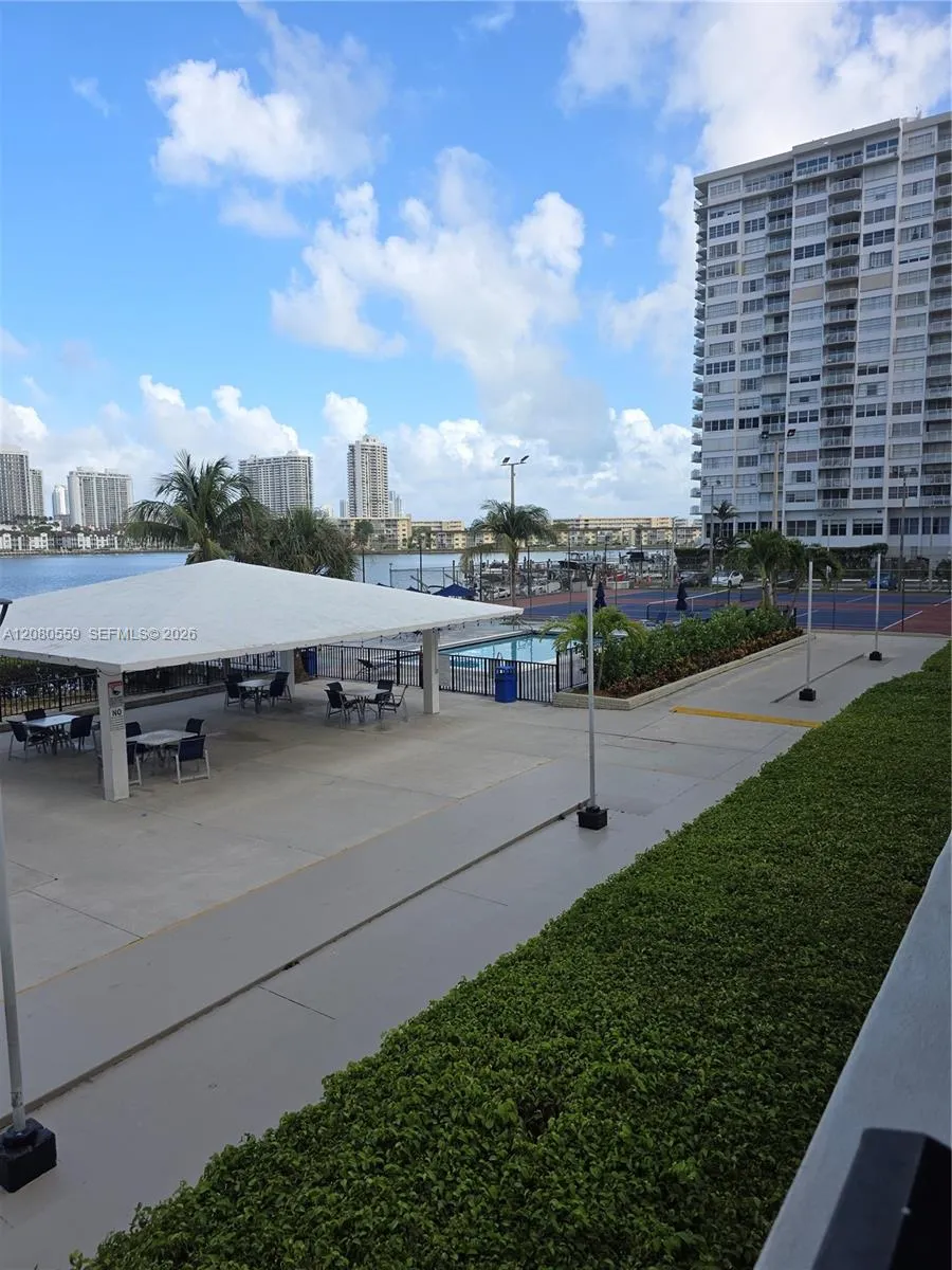 2780 NE 183rd St #1802 Aventura, FL 33160