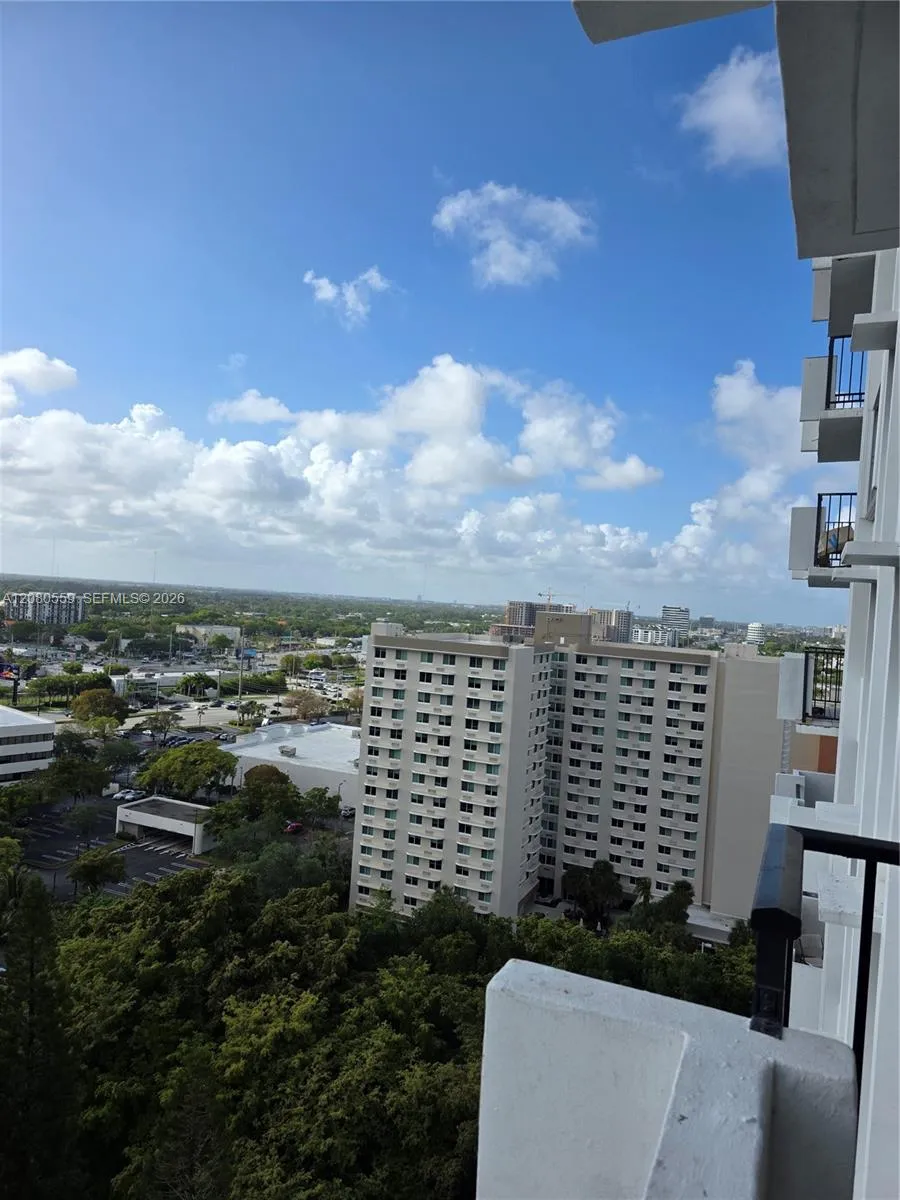 2780 NE 183rd St #1802 Aventura, FL 33160