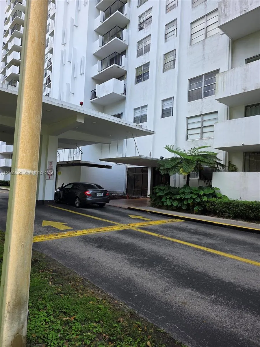 2780 NE 183rd St #1802 Aventura, FL 33160