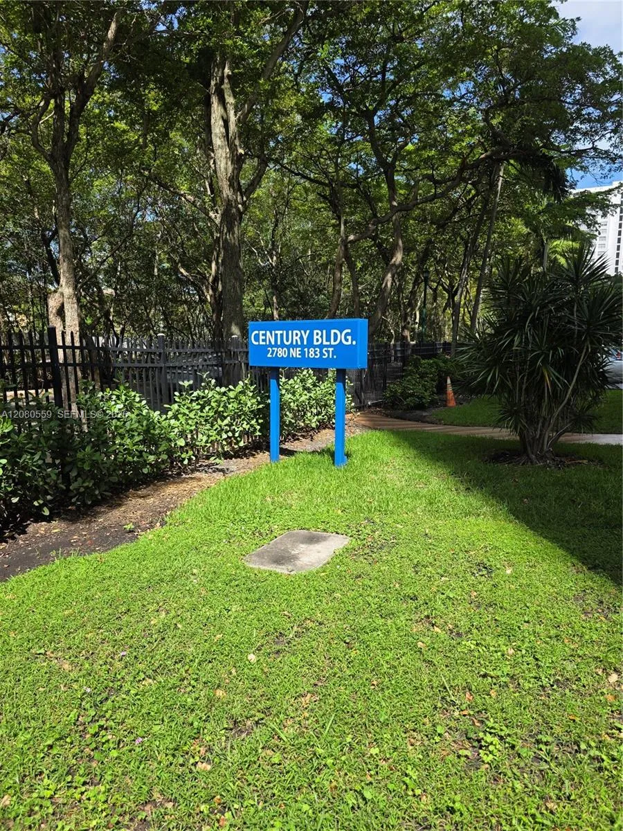 2780 NE 183rd St #1802 Aventura, FL 33160