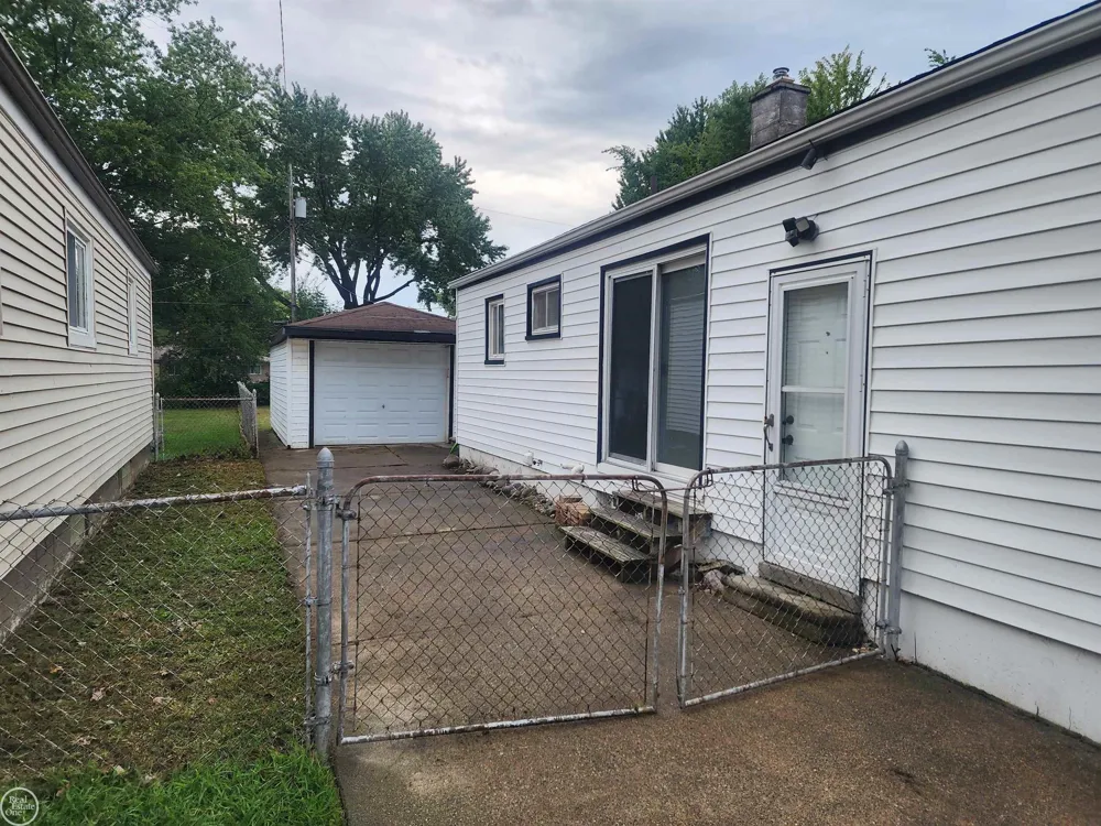 23509 Elmira Street St Clair Shores City, MI 48082