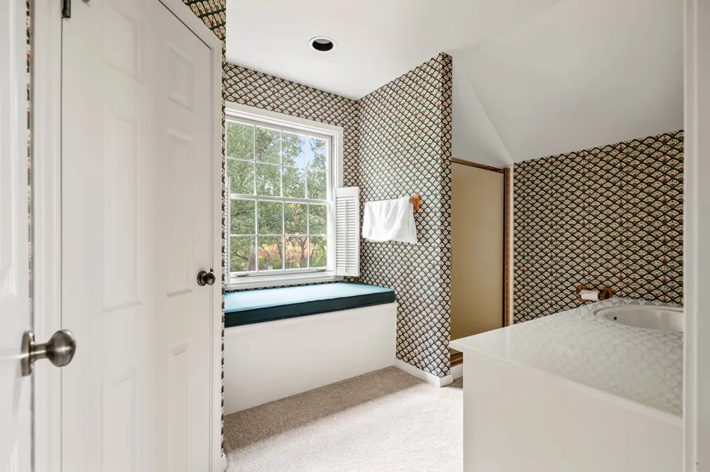 705 Windsong Trail West Lake Hills, TX 78746