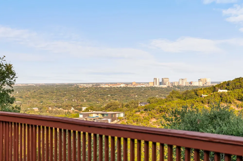 705 Windsong Trail West Lake Hills, TX 78746