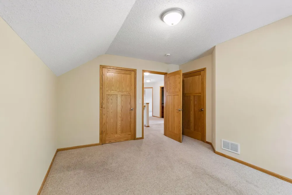 11409 Balsam Way Woodbury, MN 55129