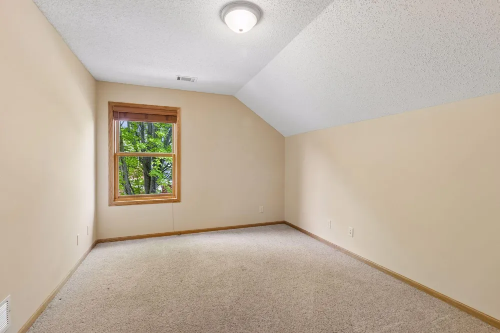 11409 Balsam Way Woodbury, MN 55129