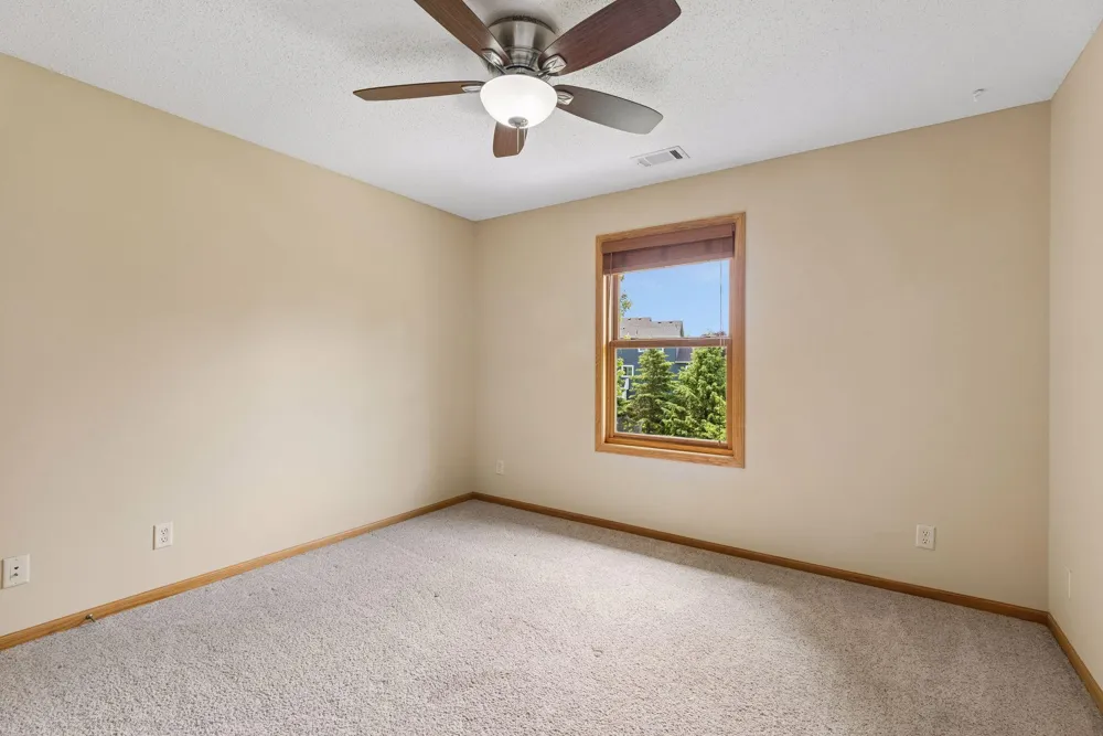 11409 Balsam Way Woodbury, MN 55129