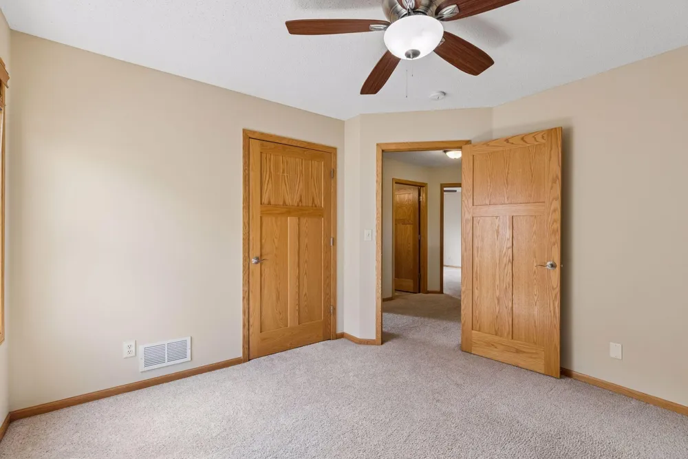 11409 Balsam Way Woodbury, MN 55129