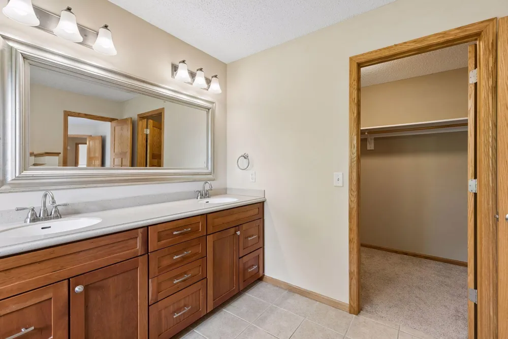 11409 Balsam Way Woodbury, MN 55129