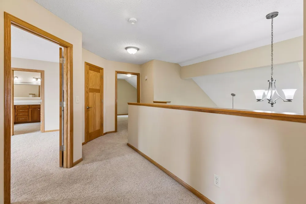 11409 Balsam Way Woodbury, MN 55129