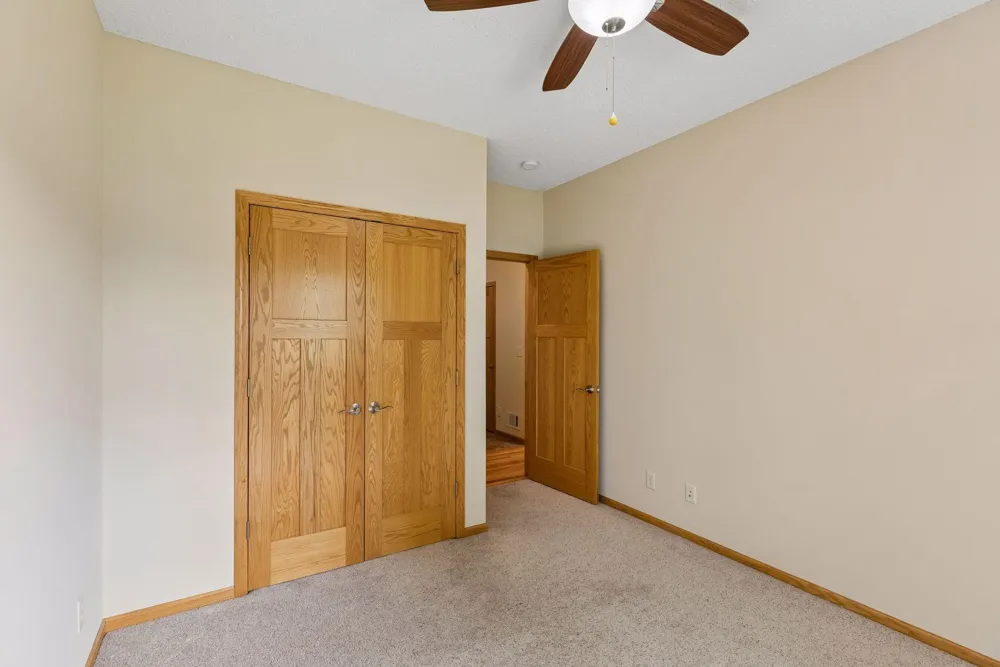 11409 Balsam Way Woodbury, MN 55129