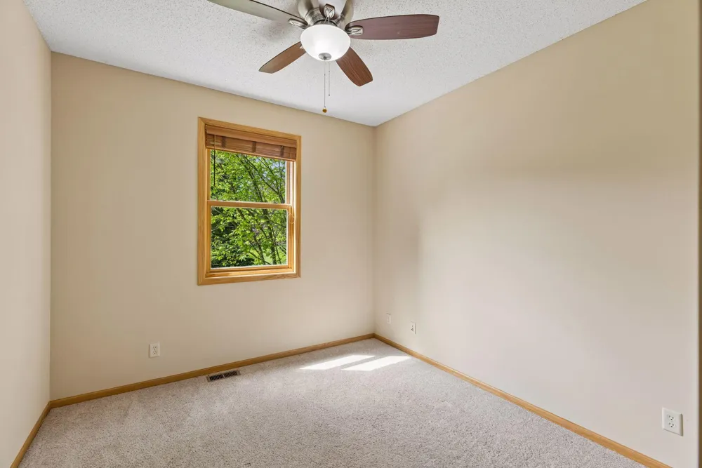 11409 Balsam Way Woodbury, MN 55129