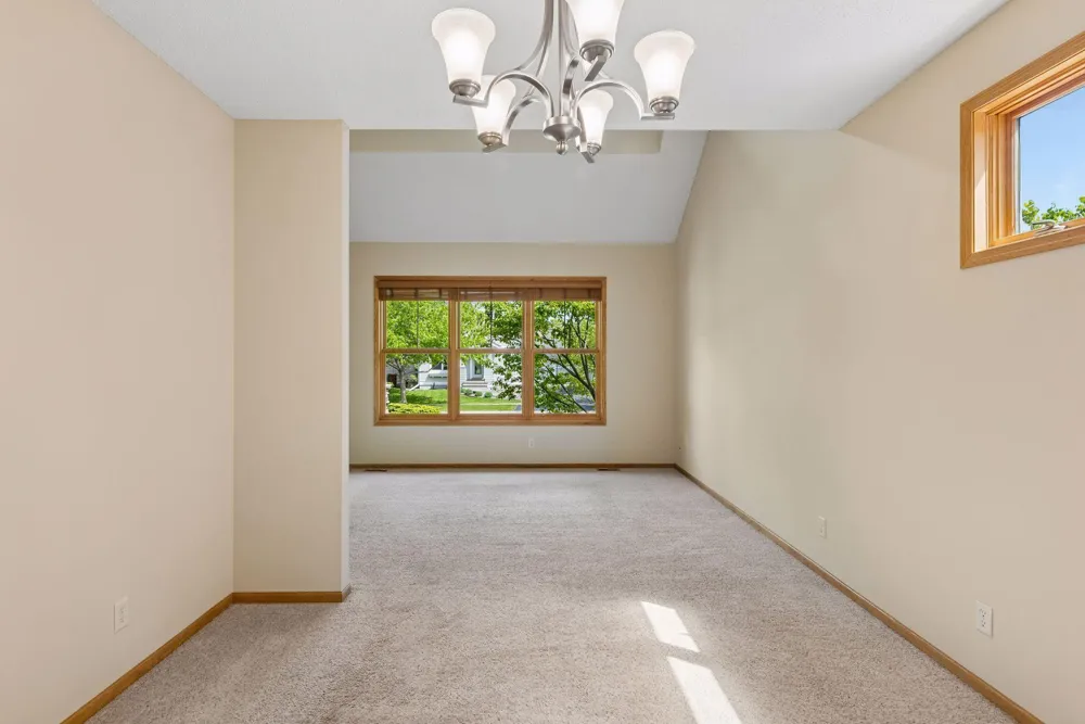 11409 Balsam Way Woodbury, MN 55129
