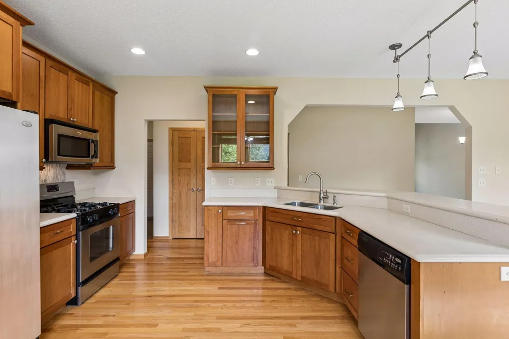 11409 Balsam Way Woodbury, MN 55129