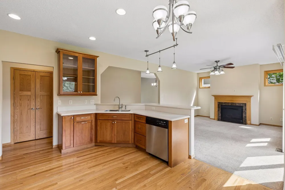 11409 Balsam Way Woodbury, MN 55129