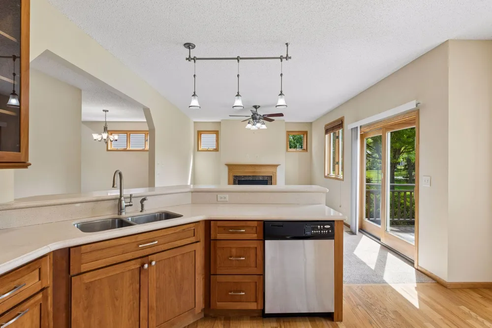 11409 Balsam Way Woodbury, MN 55129