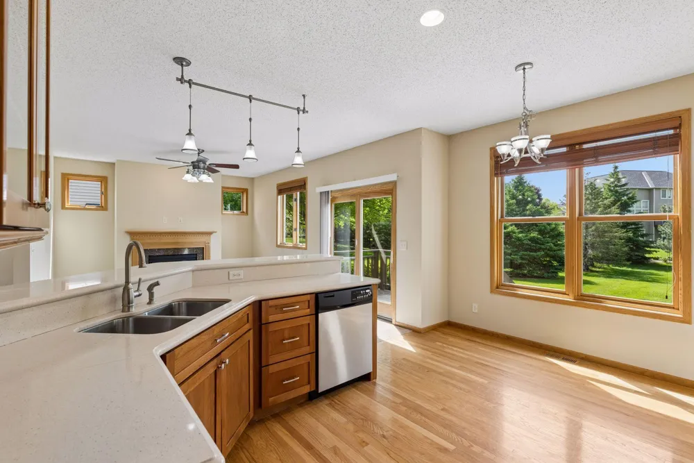 11409 Balsam Way Woodbury, MN 55129