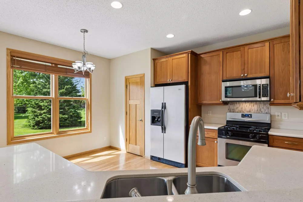 11409 Balsam Way Woodbury, MN 55129