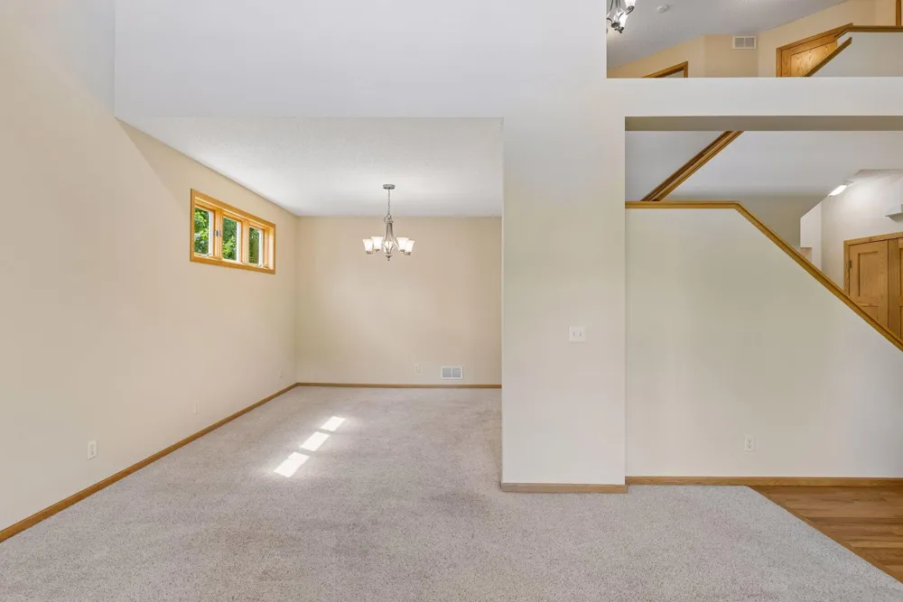11409 Balsam Way Woodbury, MN 55129