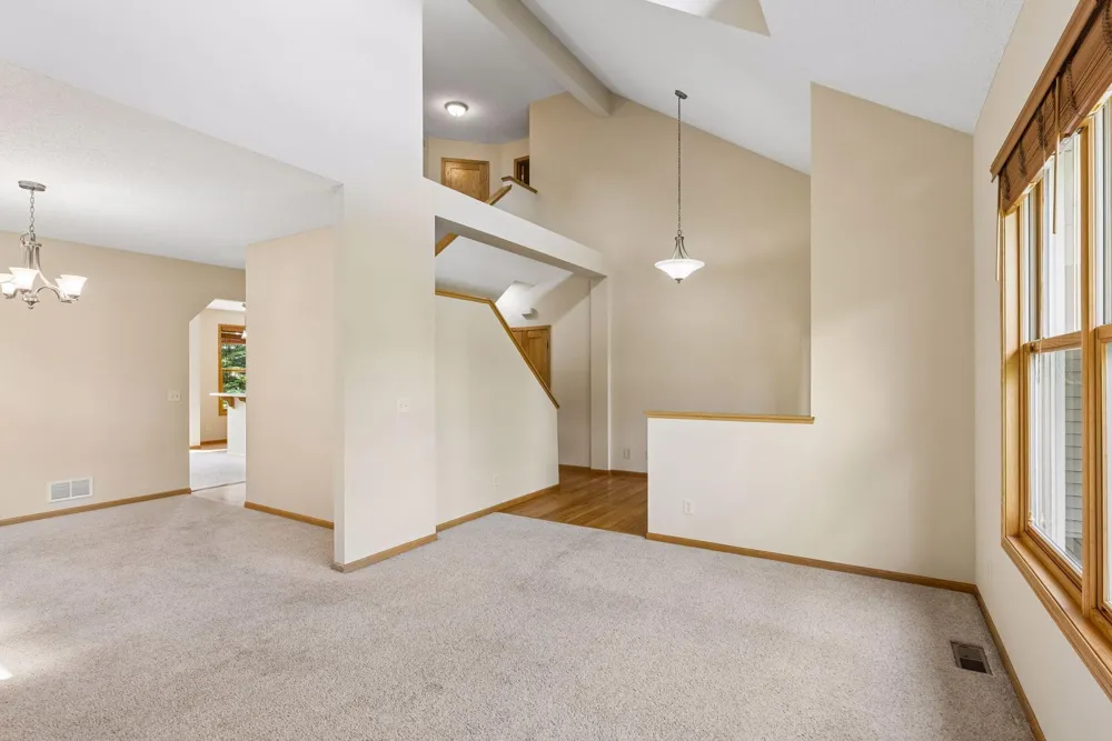 11409 Balsam Way Woodbury, MN 55129