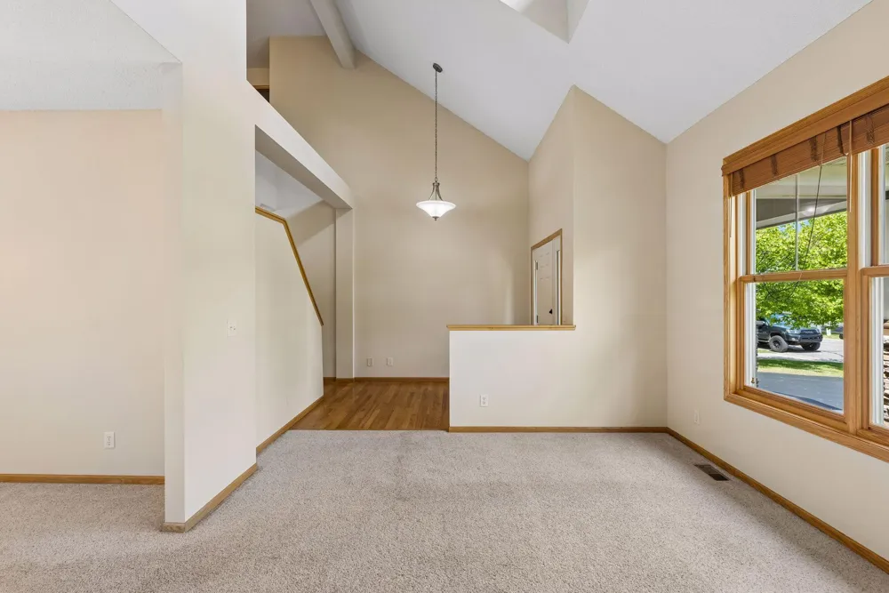 11409 Balsam Way Woodbury, MN 55129