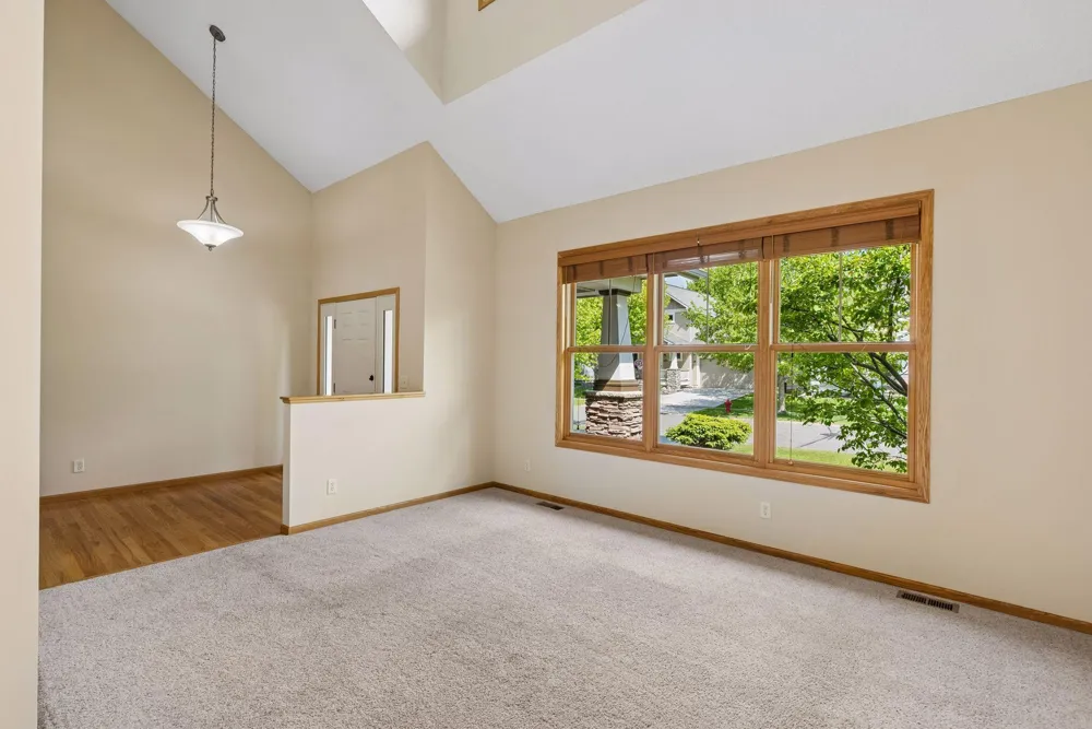 11409 Balsam Way Woodbury, MN 55129