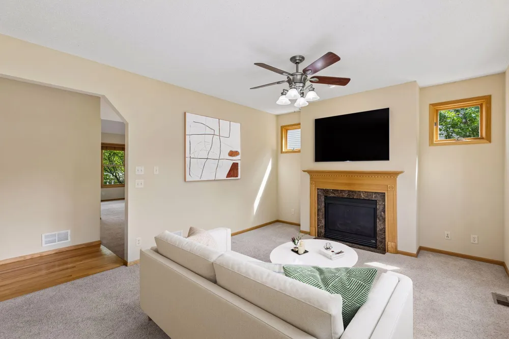 11409 Balsam Way Woodbury, MN 55129