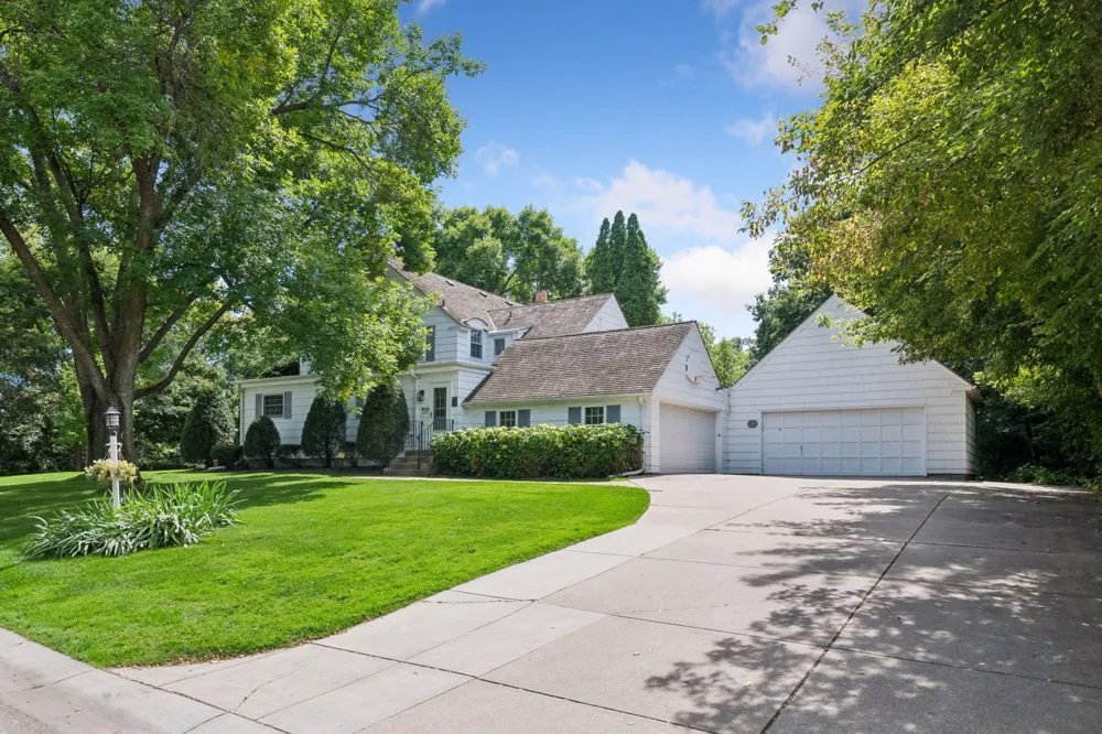 830 Edgemoor Drive Hopkins, MN 55305