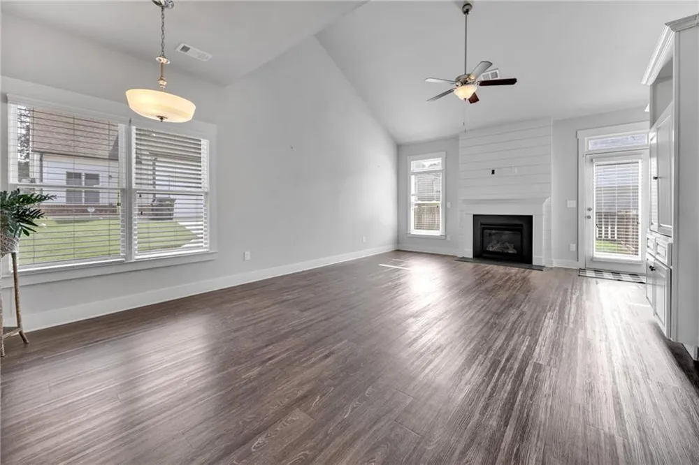 5120 Arnold Covington, GA 30014